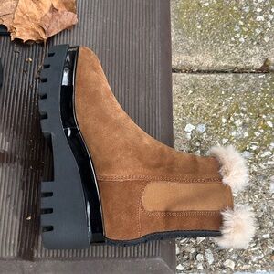 New…DKNY Brown Suede Fur-Lined Ankle Boots